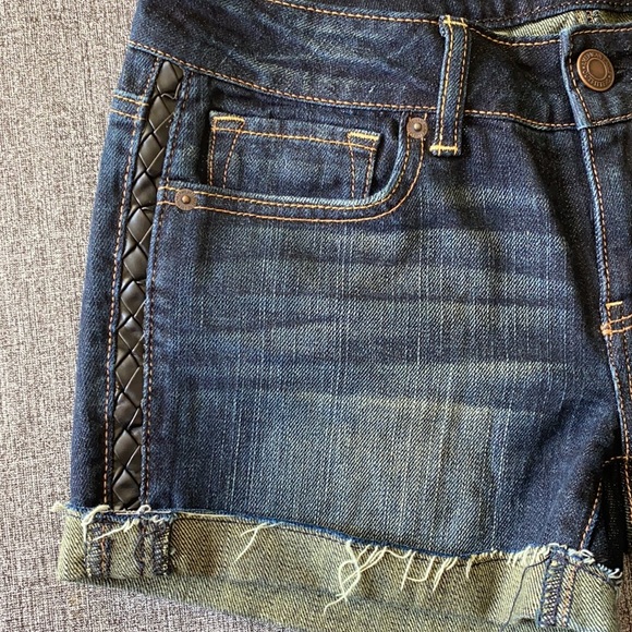 American Eagle Jean Shorts - sz 4 stretch - Picture 3 of 4